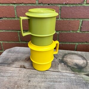 Vintage Tupperware Stacking Mugs with Lids - Yellow & Avocado Green Set of 2